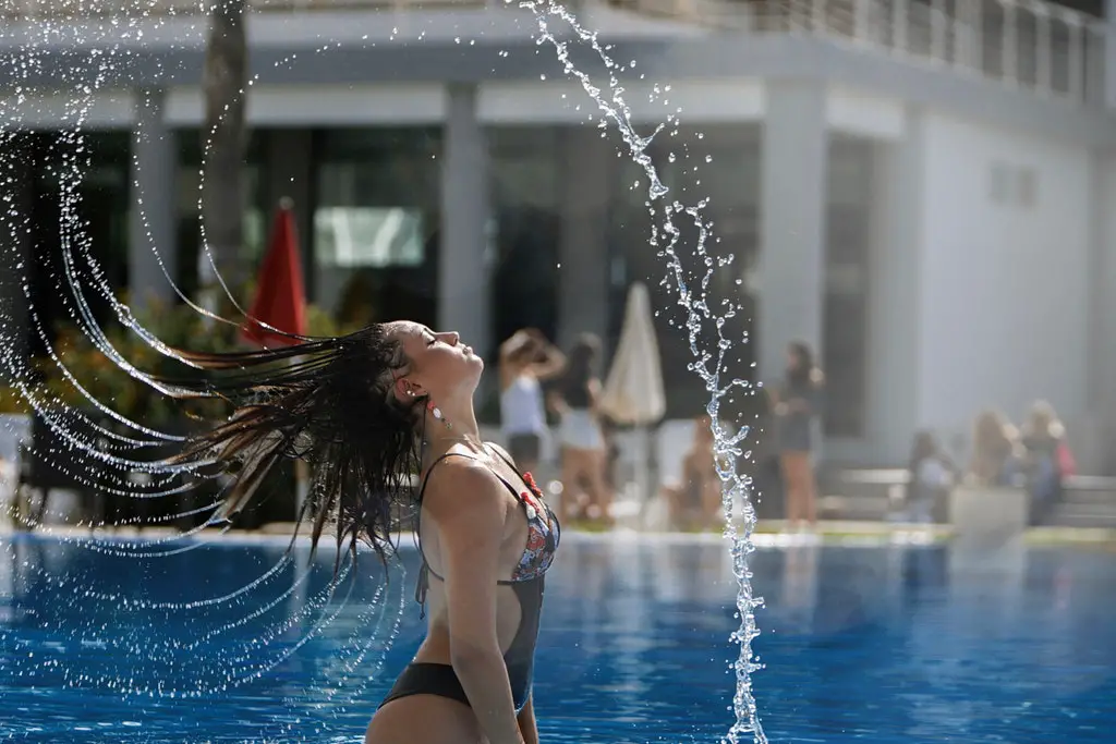 woman-in swimsuit at-the-pool